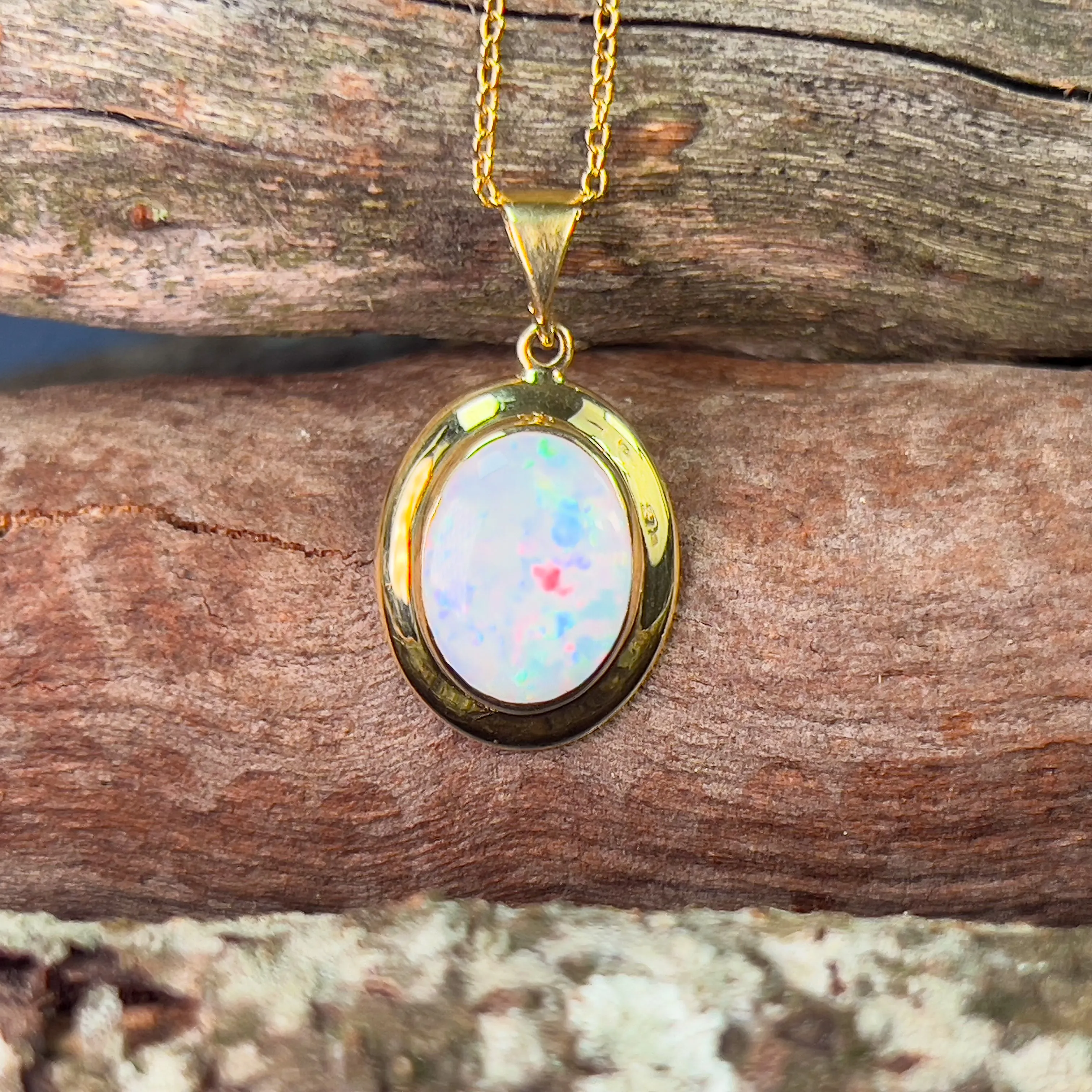 18kt Yellow Gold bezel set oval white opal 2.2ct pendant