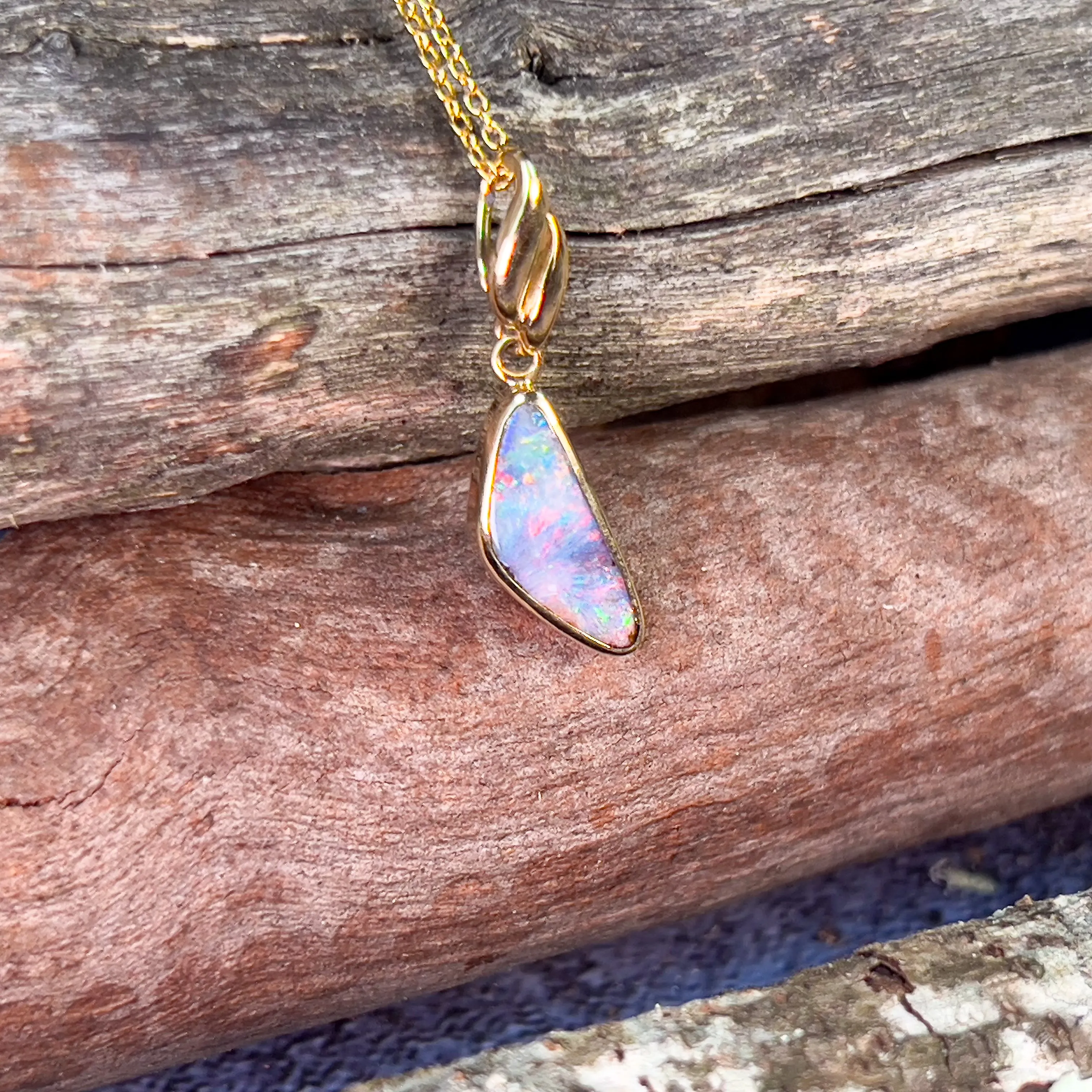 18kt Yellow Gold Boulder opal 1.1ct pendant