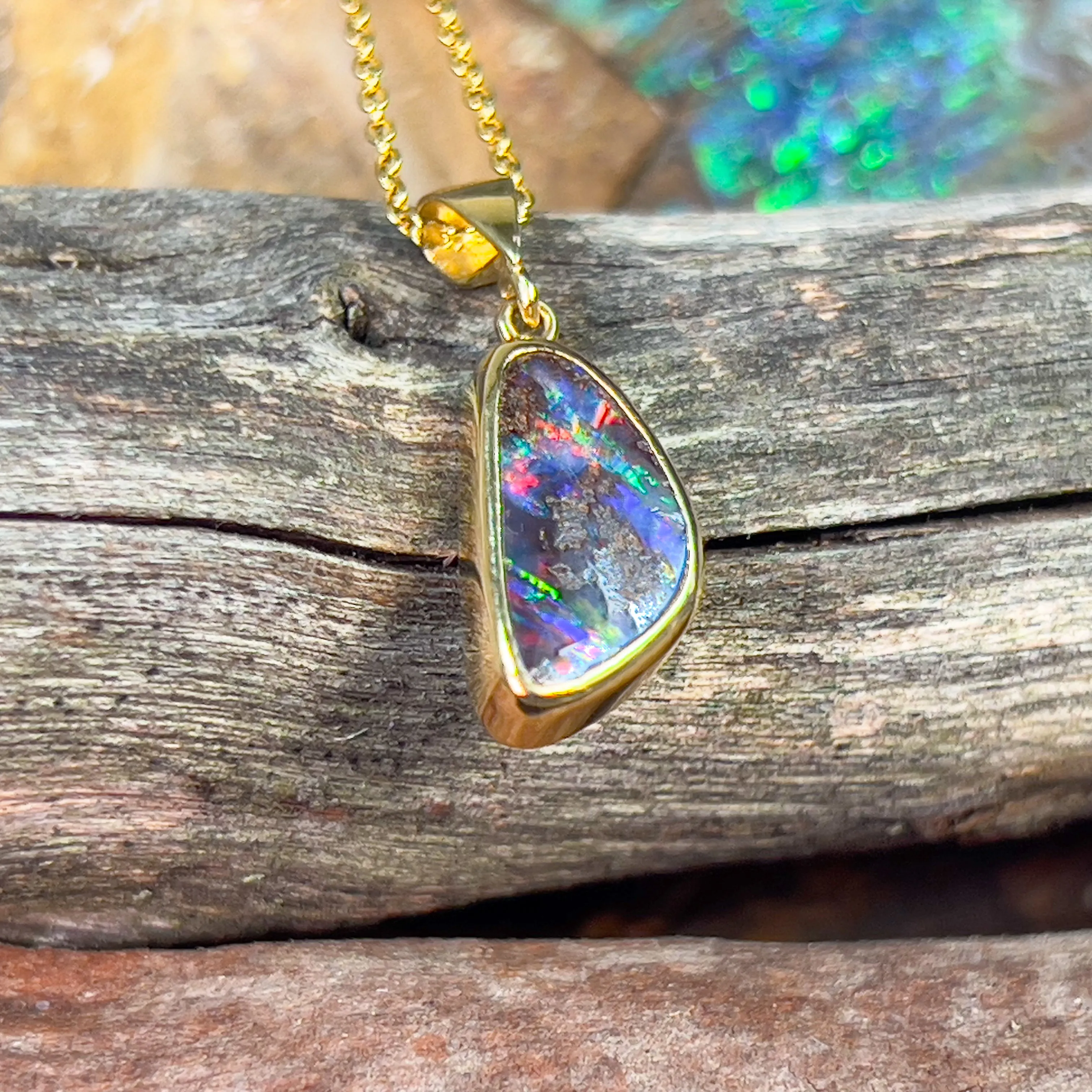 18kt Yellow Gold Boulder Opal 1.35ct pendant