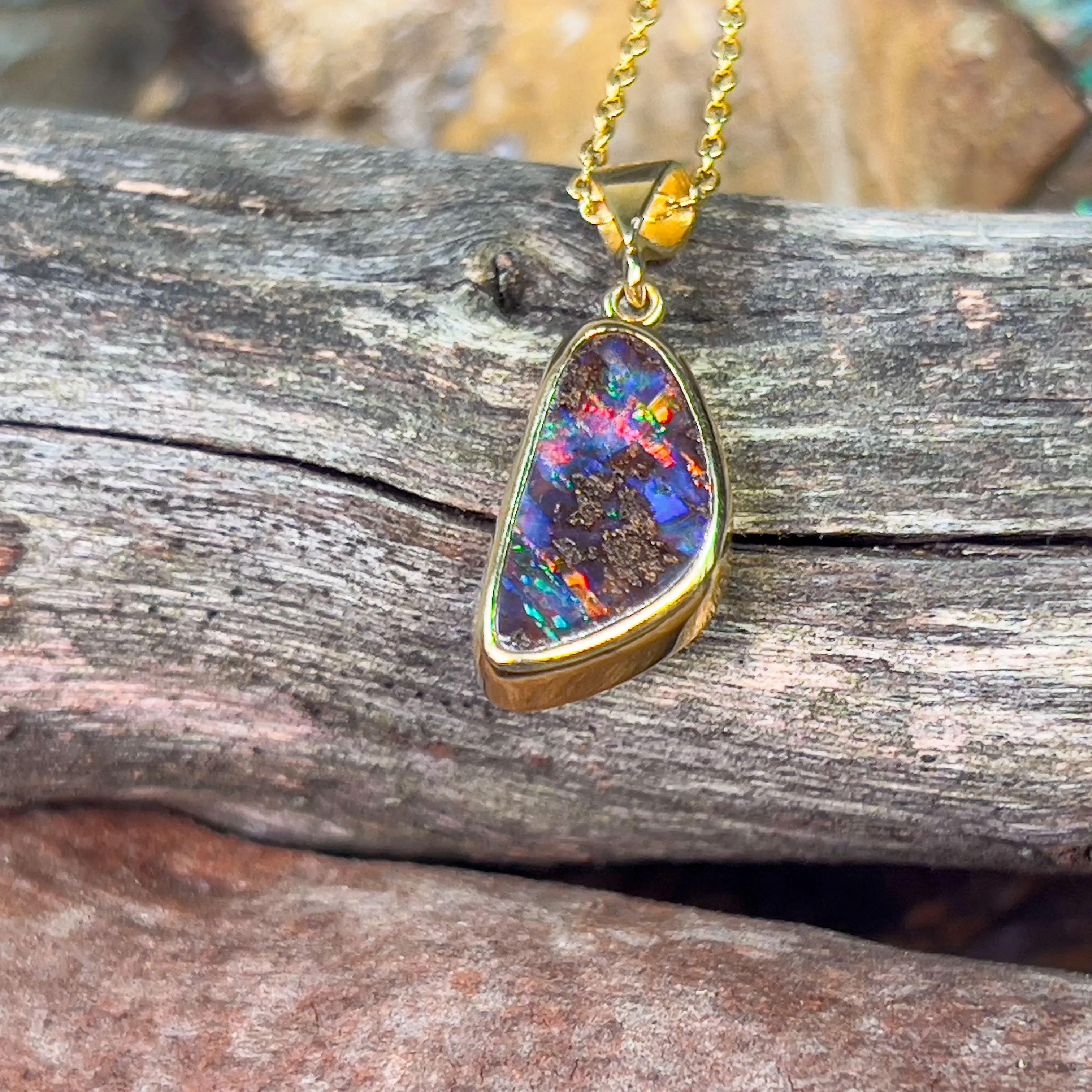 18kt Yellow Gold Boulder Opal 1.35ct pendant