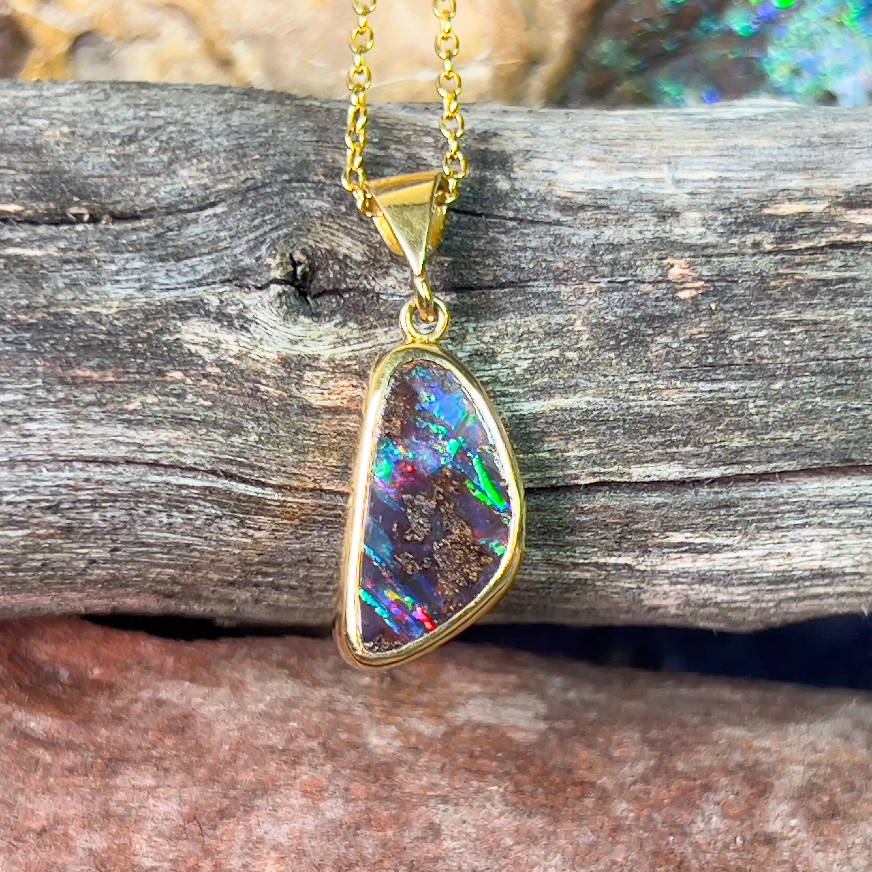 18kt Yellow Gold Boulder Opal 1.35ct pendant