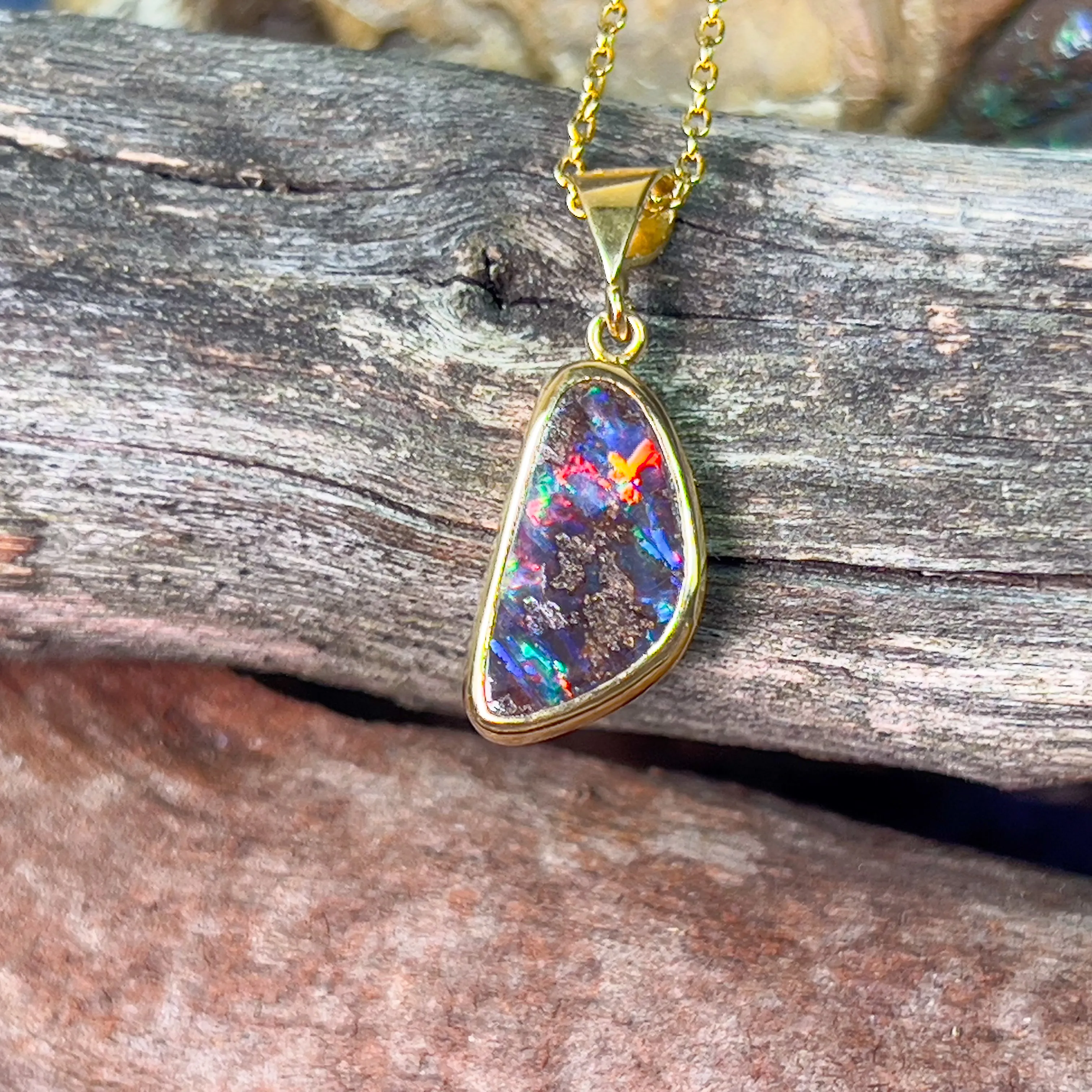 18kt Yellow Gold Boulder Opal 1.35ct pendant