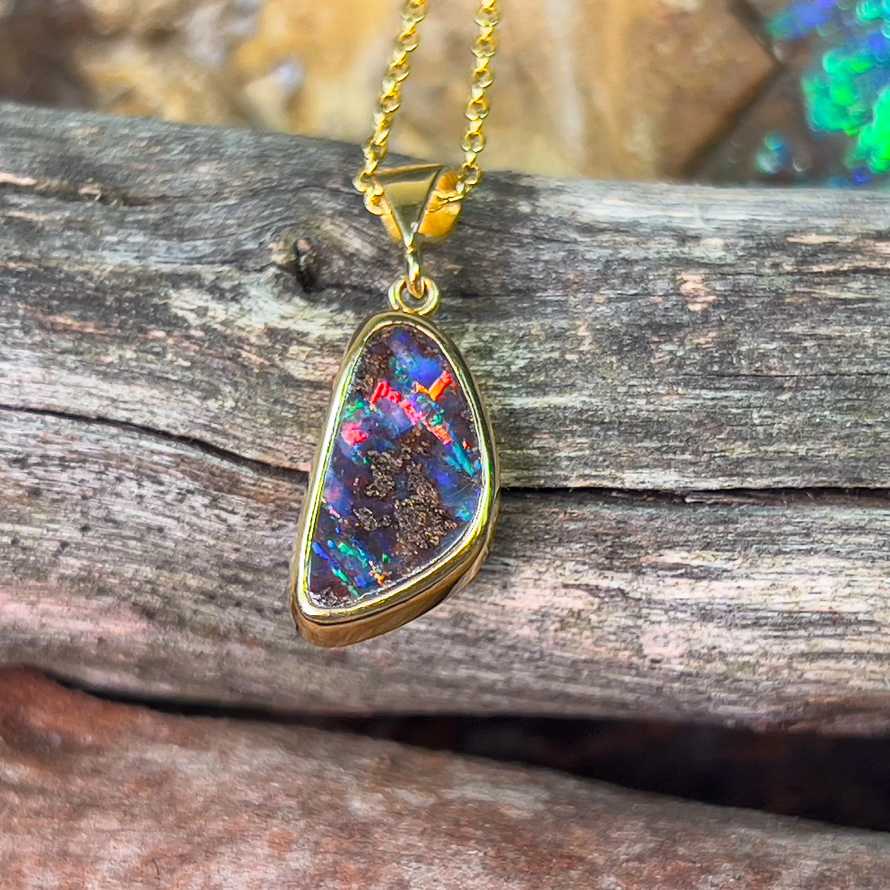 18kt Yellow Gold Boulder Opal 1.35ct pendant