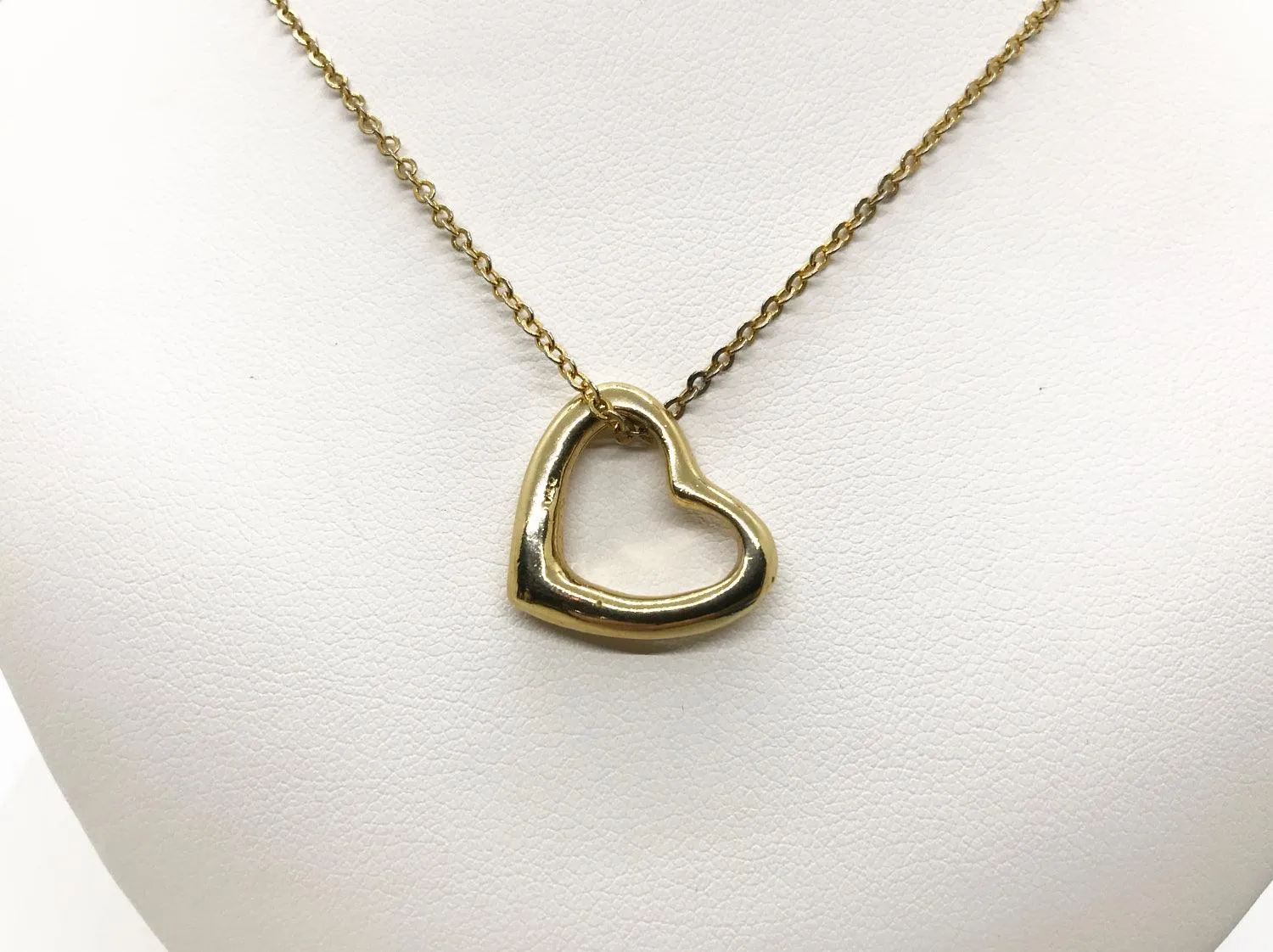 Classic Floating Heart Pendant with Chain