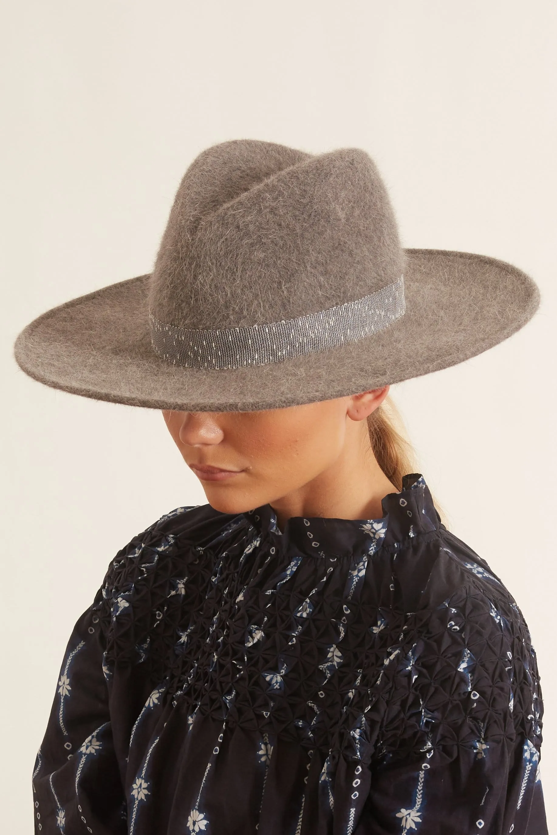 Jeanne Hat in Dove