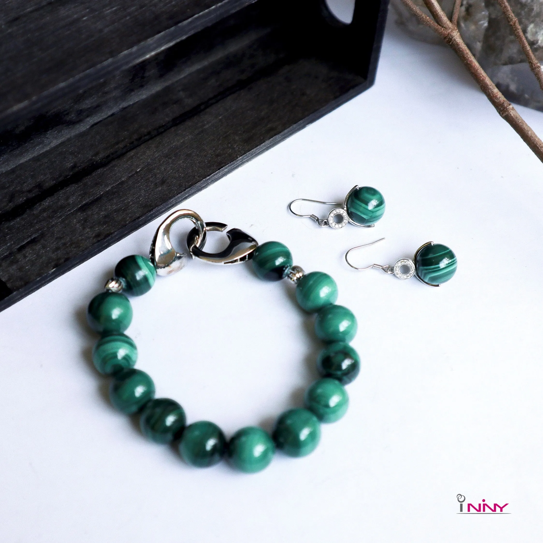 Malachite with Unique Silver Lock Braclet